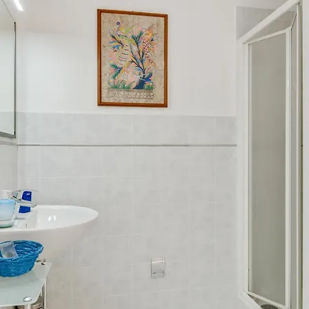Guesthost - Migliarina Con Terrazzo La Spezia