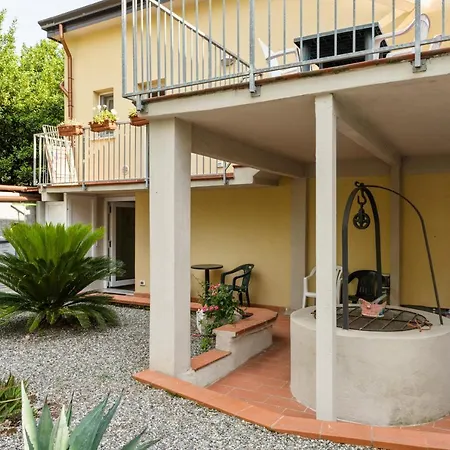 Guesthost - Migliarina Con Terrazzo Appartement