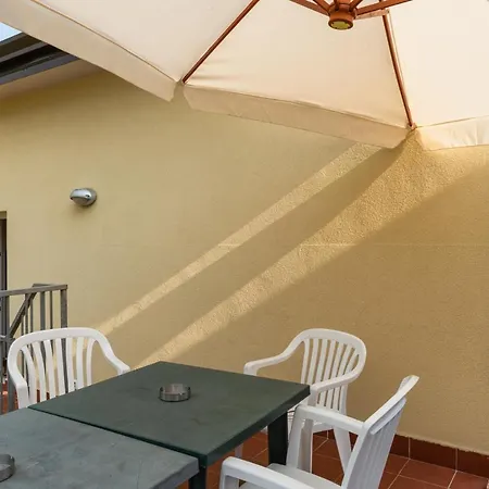 Guesthost - Migliarina Con Terrazzo Appartement La Spezia