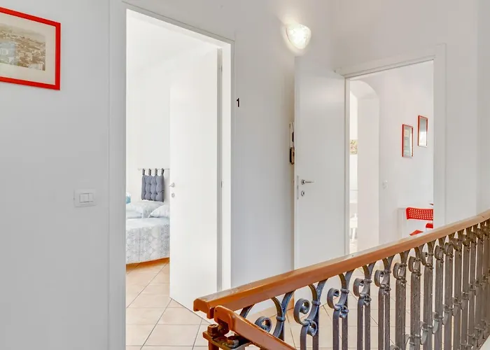 Guesthost - Migliarina Con Terrazzo アパート *